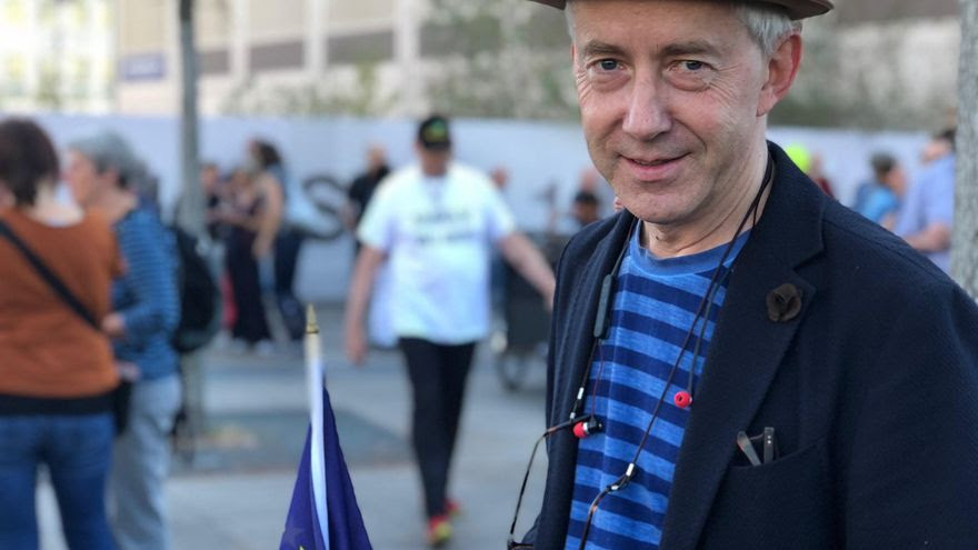 Florian Pfeiffer, contable de una empresa discográfica, en la manifestación anti-racista de Berlín