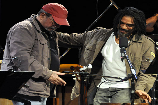 Silvio Rodríguez y X Alfonso en concierto de la Fábrica de Arte Cubano, el 14 de febrero de este año_foto Cubadebate