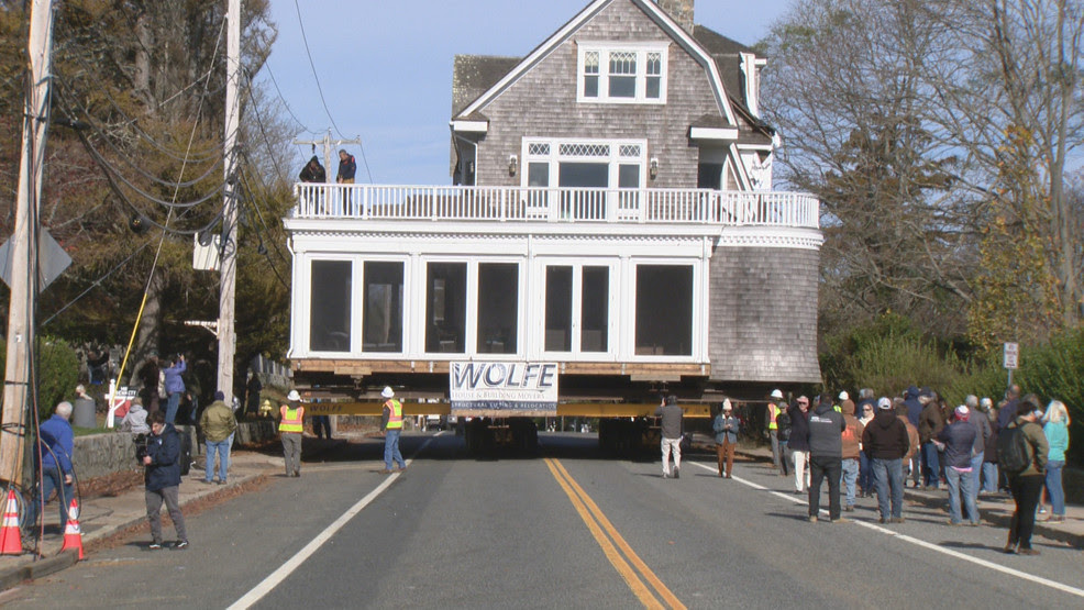  Historic home in Narragansett previously marked for demolition moves down the road
