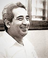 Mario Halley Mora, ganador del Premio Nacional de Literatura 2001.