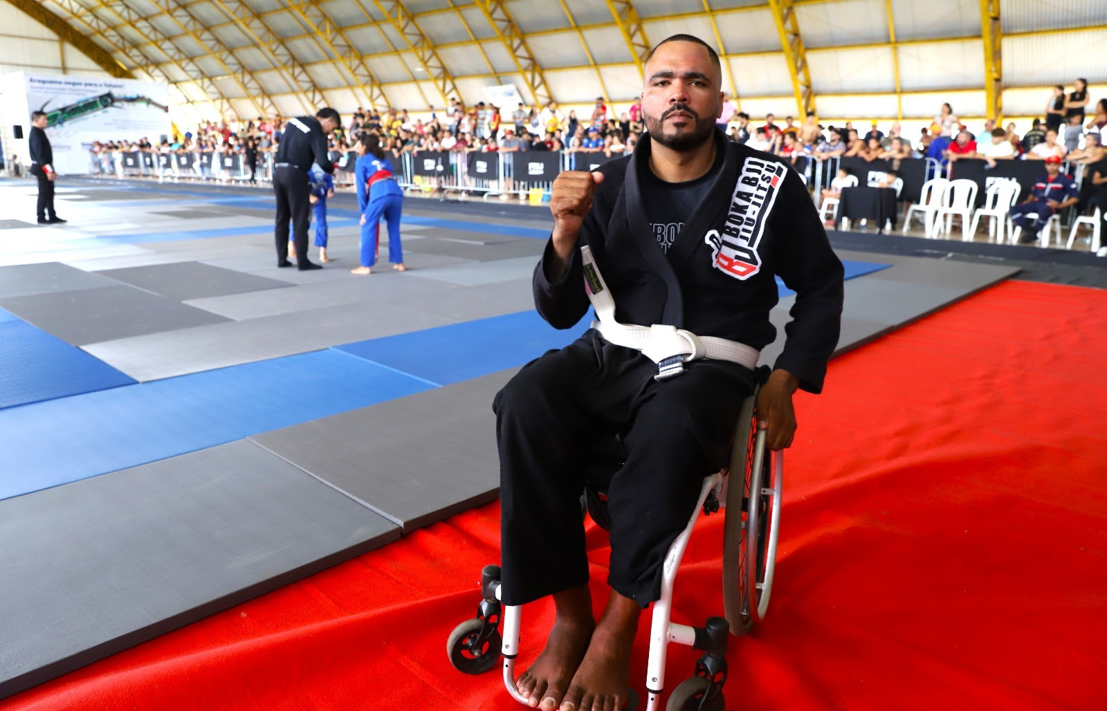 Em 2014, Geverson Dantas Felix, de 34 anos, ficou tetraplégico após sofrer uma lesão na medula. Foram oito anos vividos com muitas dificuldades, até ele entrar para o jiu-jítsu. 