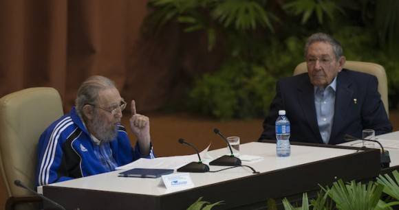 Fidel Castro en la clausura del VII Congreso del Partido Comunista Cuba. Foto: Ismael Francisco/ Cubadebate
