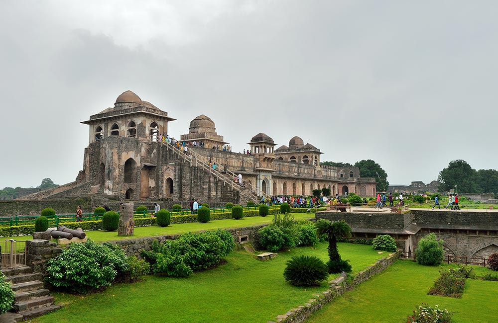 15 Best Places To Visit Near Indore Within 200 Km (2023) FabHotels