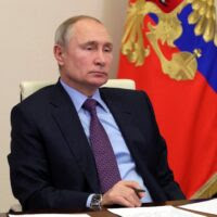 Putin purges 1,000 insiders, military leaders