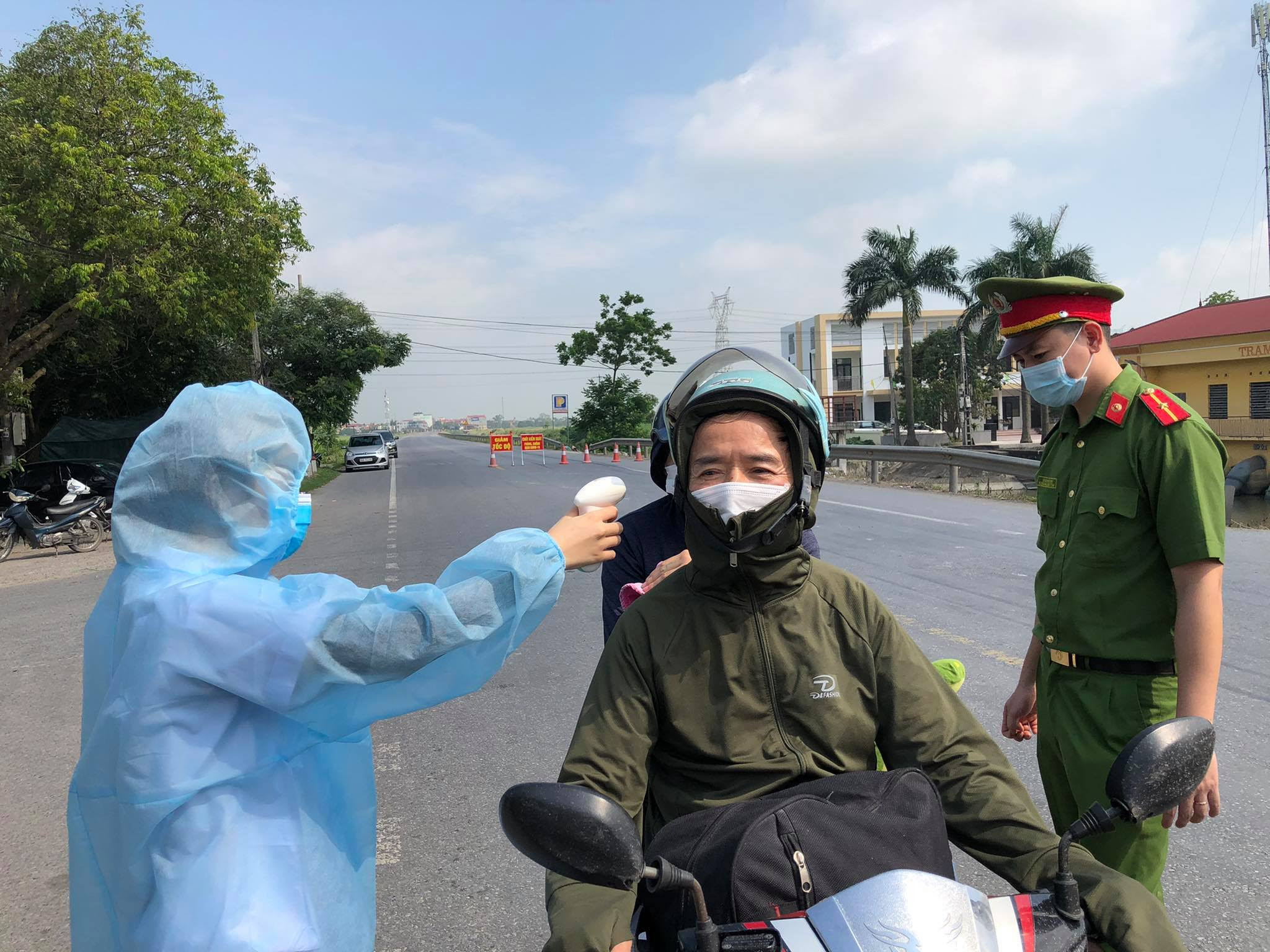 Bắc Ninh: Phát hiện thêm 13 ca dương tính SARS-CoV-2 tại huyện Thuận Thành - Ảnh 1.