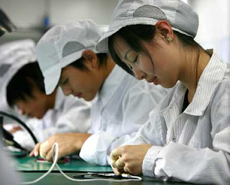 فوكسكون مصنعة الايفون تقيم اكبر مصنع للهواتف الذكية في العالم