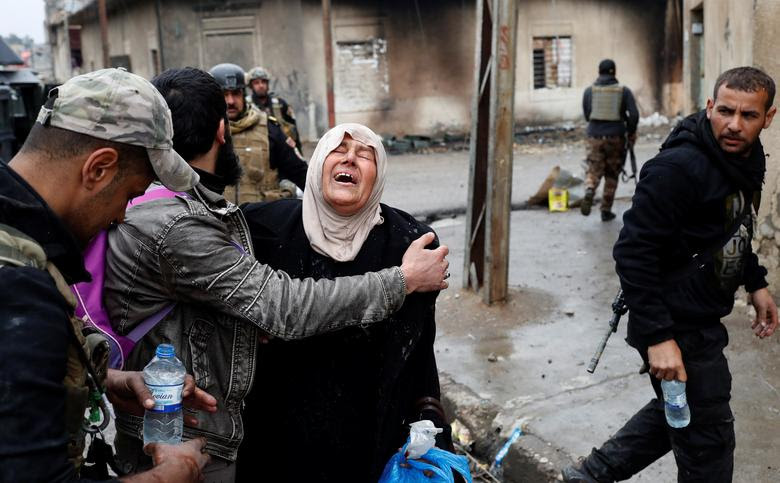 A woman cries after crossing from Islamic State controlled part of Mosul to Iraqi forces controlled part of Mosul, Iraq, March 4, 2017. REUTERS/Goran Tomasevic