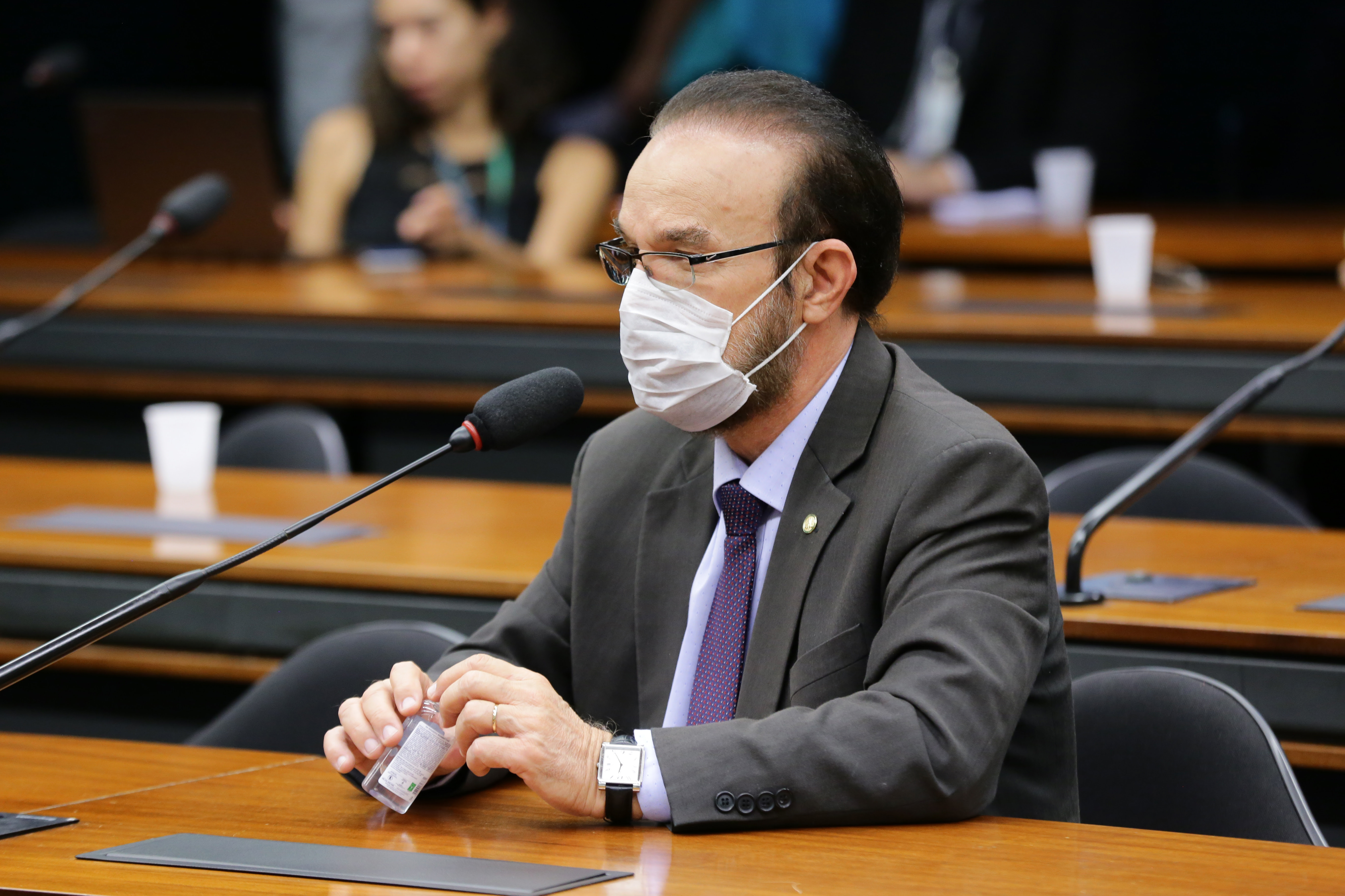 Ações preventivas da vigilância sanitária e possíveis consequências para o Brasil quanto ao enfrentamento da pandemia causada pelo coronavírus. Dep. Lincoln Portela (PL - MG)