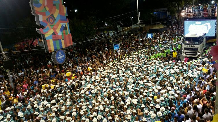 Carnaval de Salvador homenageia 100 anos do samba