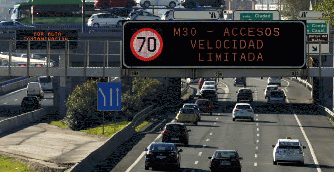 Los límites de velocidad impuestos en Madrid debido a los altos niveles de contaminación del aire. REUTERS