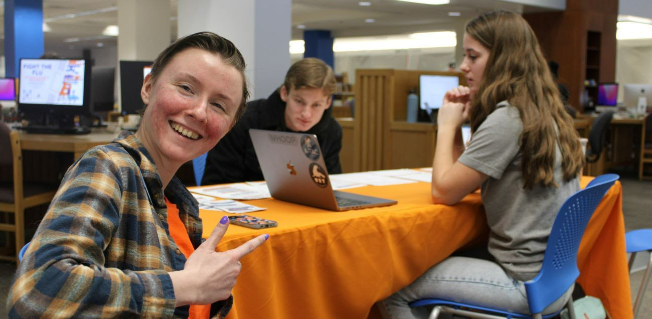 Peer consultants working with students.