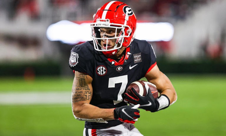 Jermaine Burton (#7) with a catch and run for Georgia in 2020 matchup against Mississippi State