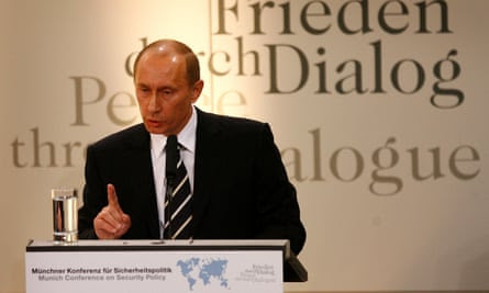Vladimir Putin la Conferința de securitate de la München din 2007.