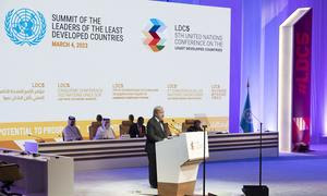 Глава ООН выступает на саммите в Дохе.
