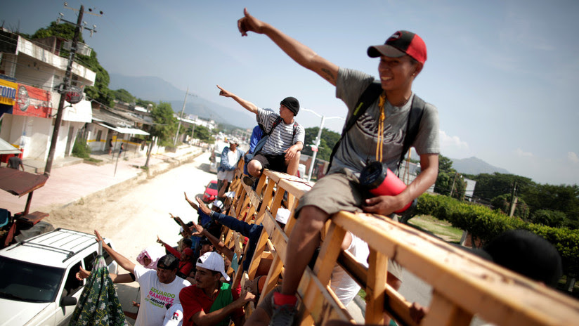 Los centroamericanos integrantes de la caravana migrante votan en contra del plan de Peña Nieto