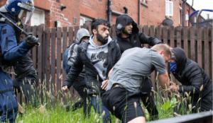 UK: Muslim Defense League hurl bricks at Tommy Robinson and supporters at campaign stop