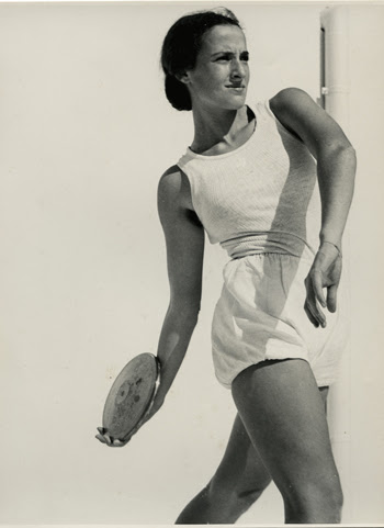 Athlète au disque. Photographie de Liselotte Grschebina, 1937.