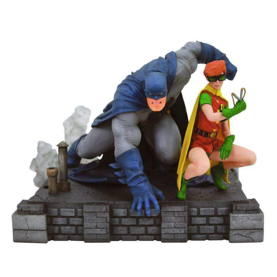 Image of DC Gallery Batman & Robin (Carrie Kelly) Deluxe Diorama - JULY 2019