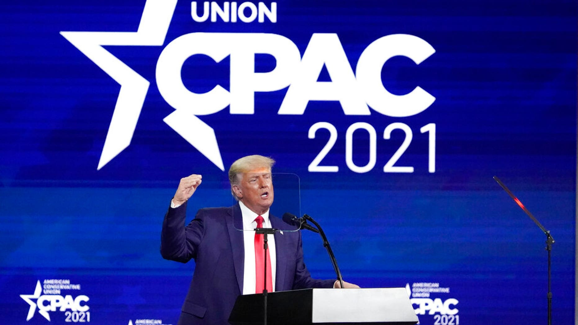 Donald Trump slams establishment Republicans in CPAC speech