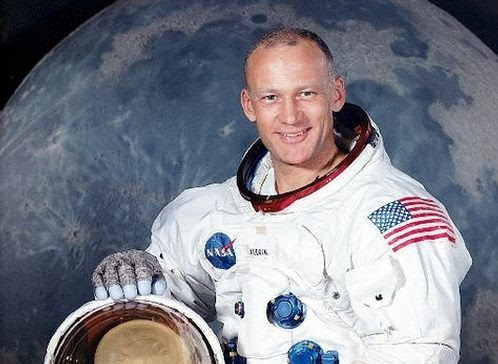 Astronaut Buzz Aldrin Passes Lie Detector Test Confirming UFOs Exist  (Video)