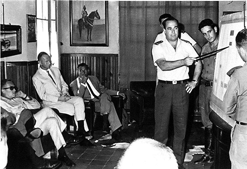 El jefe de la Guardia Republicana expone a los funcionarios de la embajada de Estados Unidos las capacidades de su unidad, que cuenta desde 1965 con el apoyo del Psp. Febrero de 1969