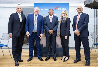 From left to
              right: Campbell Wilson, Chief Executive Officer &
              Managing Director Air India; Stan Deal, President and CEO
              of Boeing Commercial Airplanes; N. Chandrasekaran,
              Chairman, Tata Sons and Air India; Stephanie Pope,
              President and CEO of Boeing Global Services; Nipun
              Aggarwal, Commercial & Transformation Officer, Air
              India (Photo: Boeing)
