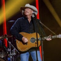 Country artist Alan Jackson reveals nerve condition affecting his balance