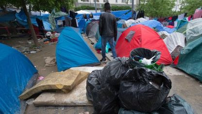 des-migrants-installes-le-4-juin-2016-dans-les-jardins-d-eole-a-paris_5610213
