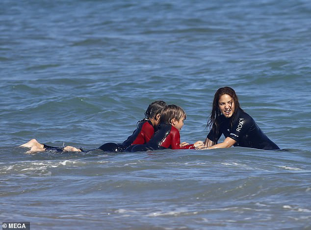 Shakira enjoys fun day with her two sons at Barcelona beach  (photos)