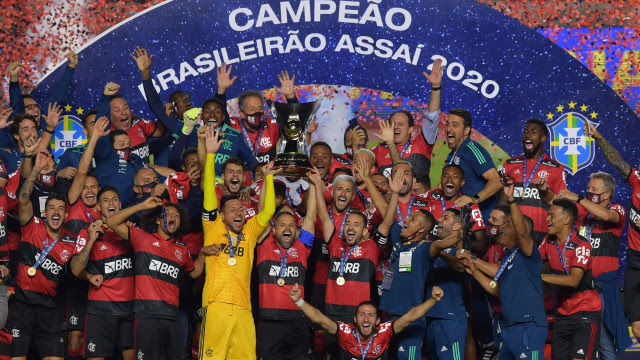 Flamengo perde, mas é campeão brasileiro com empate entre Inter e Corinthians