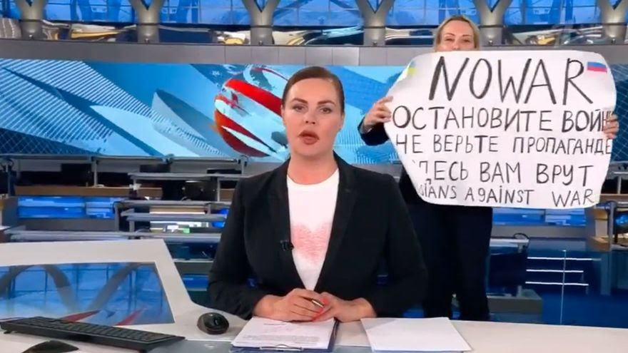 El gesto de Marina Ovsyannikova ha roto la maquinaria de propaganda rusa y será un ejemplo