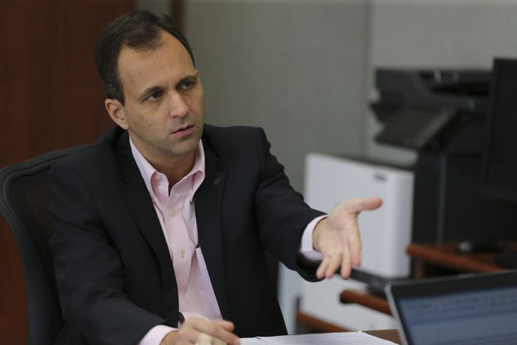 José Cruz/Agência Brasil O Secretário de Gestão no Ministério da Economia, Cristiano Rocha Heckert, fala à Agência Brasil