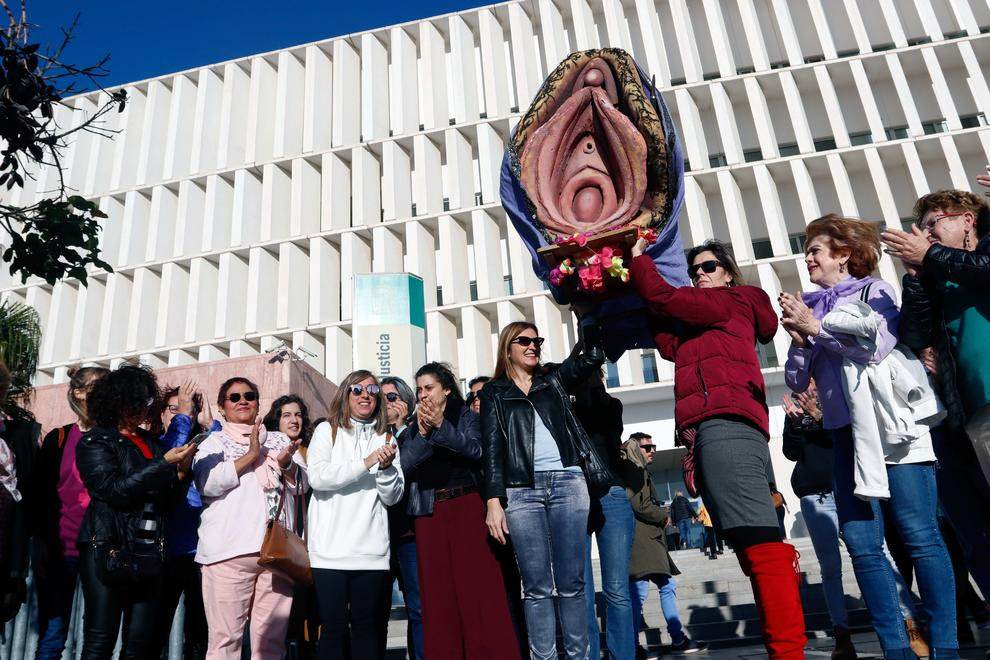 La feminista condenada por el “chumino rebelde” acude al Constitucional y pone en la diana el delito de ofensa religiosa