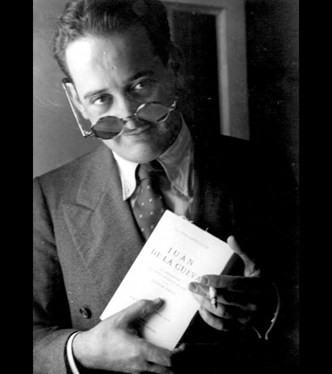 Juan Ramón Masoliver en una de las imágenes que aparecen en el libro.