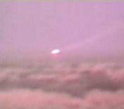 UFO News ~ 8/04/2015 ~ UFO Seen Over Lambourn and MORE Ufo-white-sands