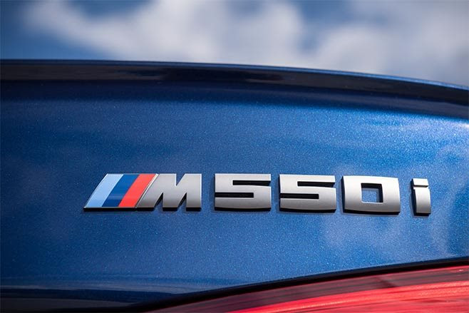 BMW M550i xDrive badge