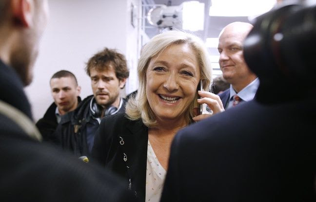 Marine Le Pen pendant les élections départementales, le 22 mars 2015.