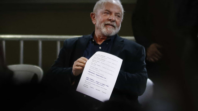 Lula diz que Forças Armadas 'não tinham que estar preocupadas em fiscalizar urna'