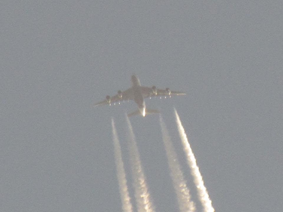 A Lufthansa Airbus A380 producing contrails over Mobile, Alabama. (Dennis Mersereau)