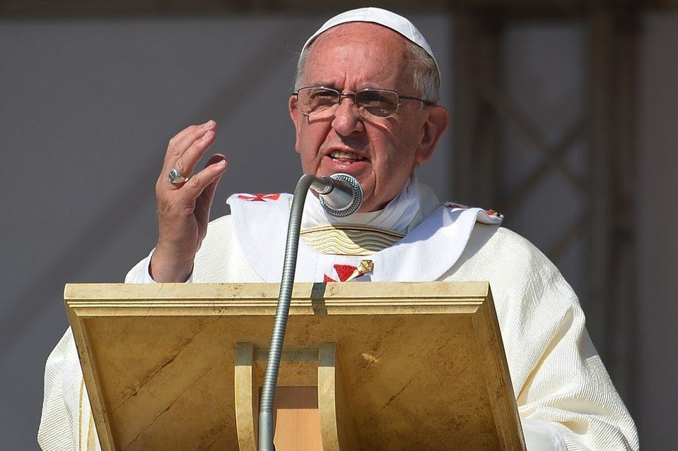 http://img02.lavanguardia.com/2014/06/21/El-papa-Francisco-en-Calabaria_54409265065_54028874188_960_639.jpg