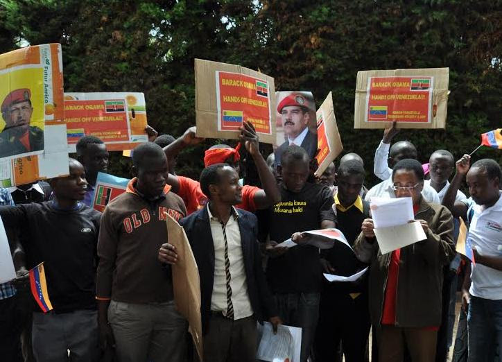 En Kenia marcharon y firmaron en contra del Decreto de Obama