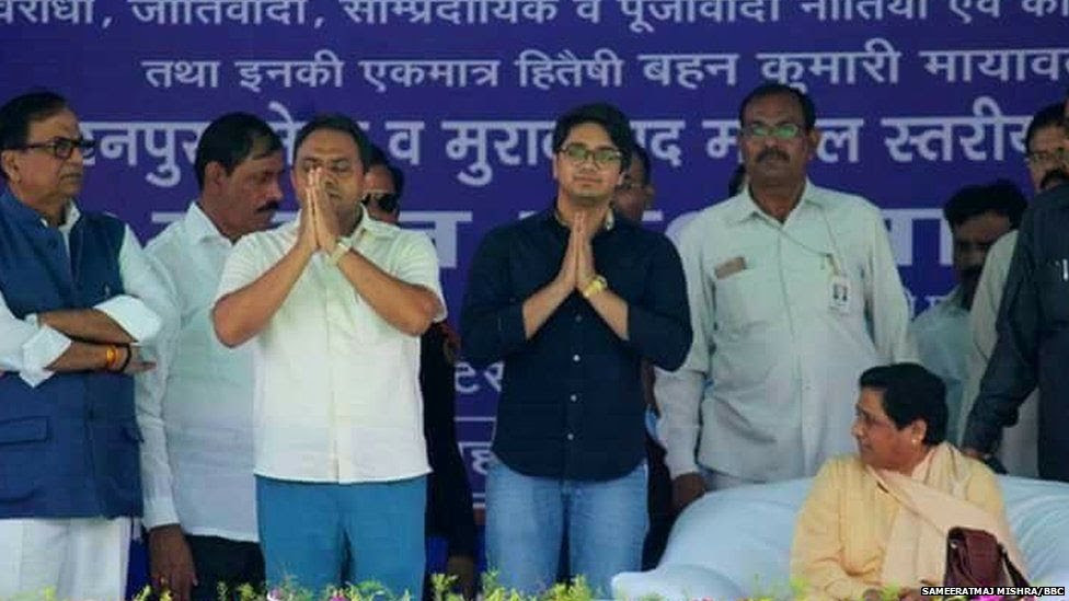 _105202596_aakash _105202596_aakash बसपा की सभाओं में अक़्सर दिखते हैं आकाश(काली कमीज़ में) परिवार वाद के लोभ से वंचित नहीं है बसपा सुप्रीमो मायावती 105202596 aakash