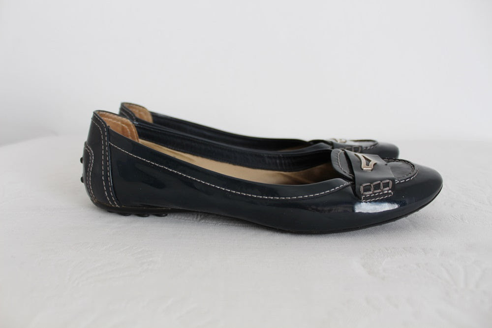 TOD'S DESIGNER PATENT LEATHER FLATS - SIZE 7