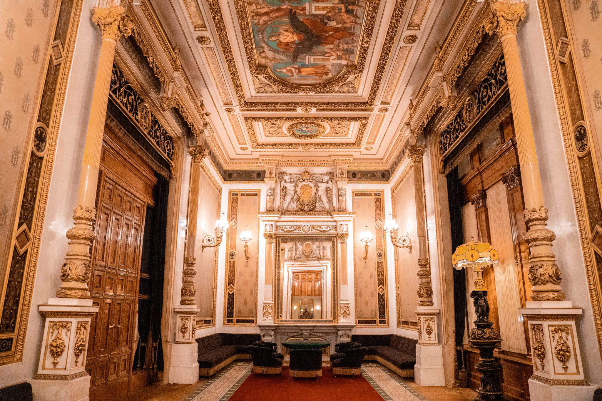 The fastest trains from venice to vienna take around 7 hours and 27 minutes, covering a distance of approximately 434 kilometres. How to Get Cheap Tickets to the Vienna Opera House World of Wanderlust