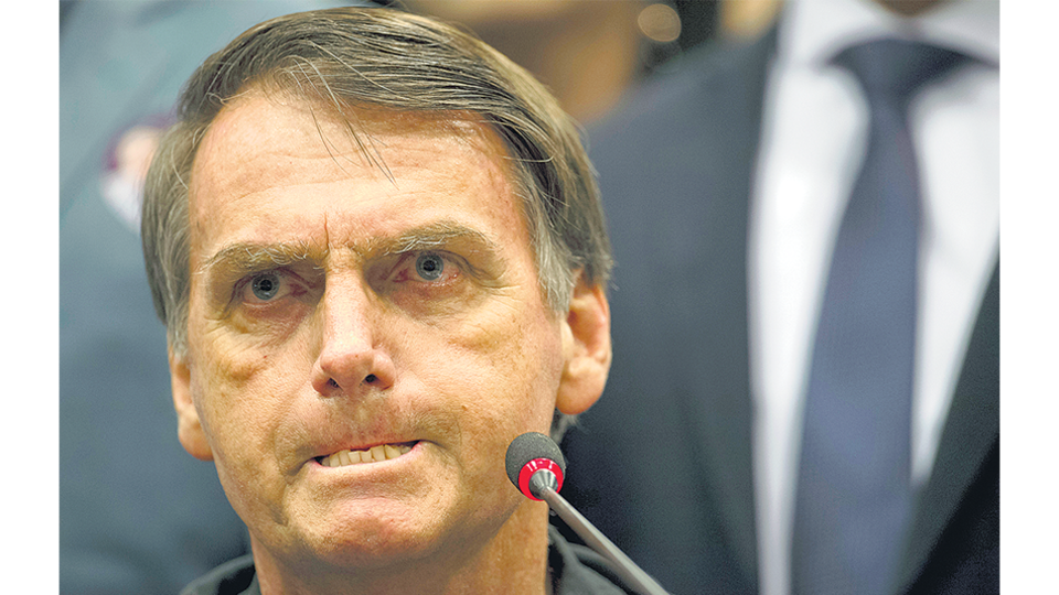 El presidenciable favorito para el ballottage, Jair Bolsonaro, llegó hasta el grado de capitán.