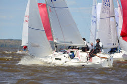 J/22s sailing upwind