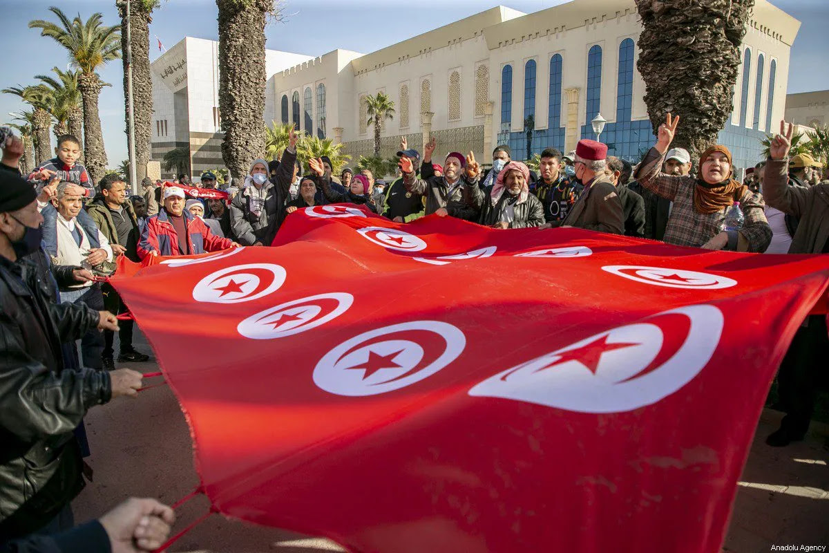 Una organización de derechos humanos tunecina denuncia los juicios militares a civiles y pide que se revise la ley