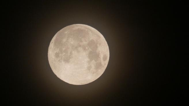 Súper Luna vista desde Gavà.