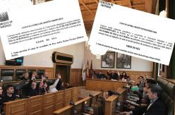 Santiago de Compostela espera desde hace tres años a que un concejal tome posesión de su cargo o deje hacerlo a otro