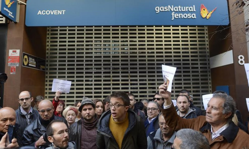 Íñigo Errejón y Pablo Echenique también han acudido a las protestas contra Gas Natural que se han organizado en Zaragoza / EFE